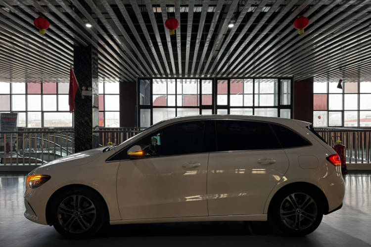 奔驰B级 2020款 B 200 动感型车身外观6002