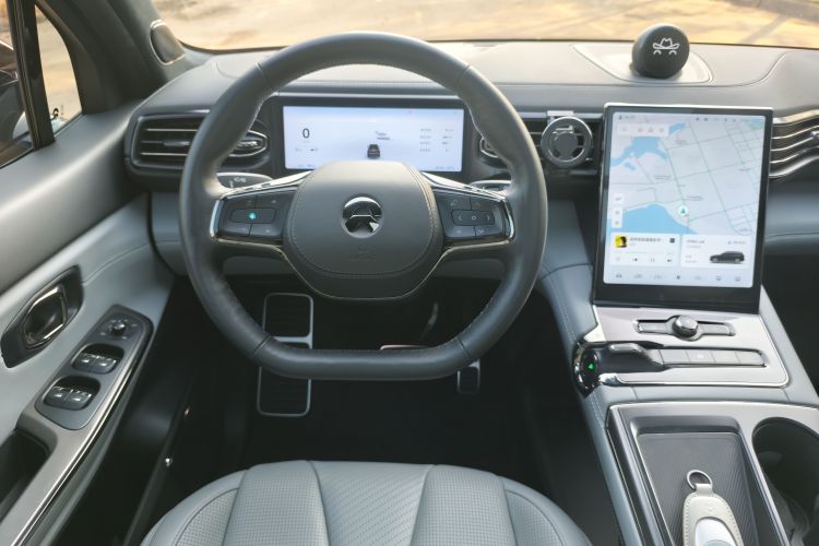 蔚来ES8 2020款 580KM 签名版 六座版中控内饰7008