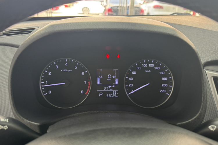 北京现代ix25 2015款 1.6L 自动两驱智能型GLS中控内饰15