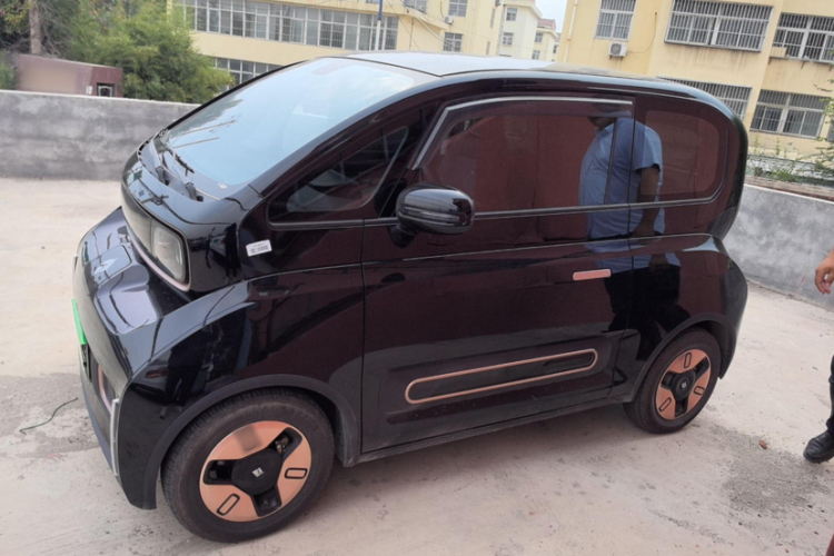宝骏KiWi EV 2022款 设计师轻享版 三元锂车身外观6003