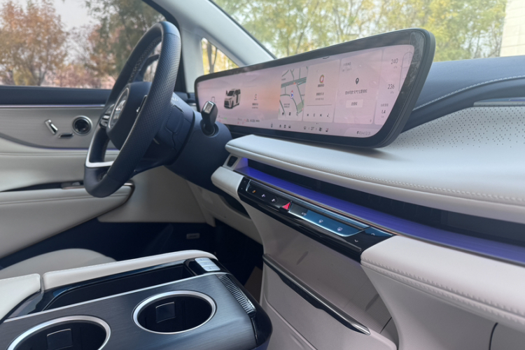 别克GL8新能源 2024款 陆尊 奢享版 6座中控内饰7002