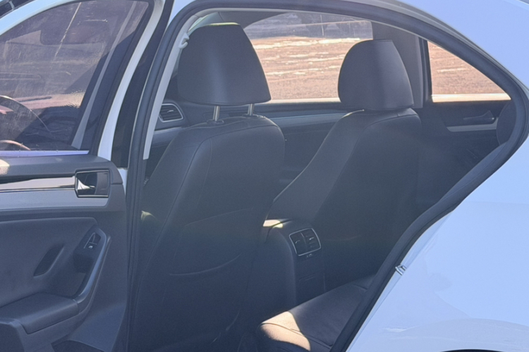 大众 速腾 2016款 230TSI 25周年纪念版中控内饰7009