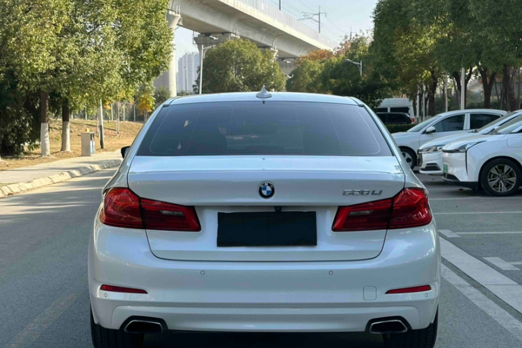 宝马5系 2018款 528Li 上市特别版车身外观6003