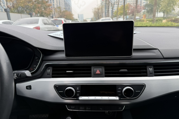 奥迪A4L 2018款 30周年年型 40 TFSI 时尚型中控内饰7002