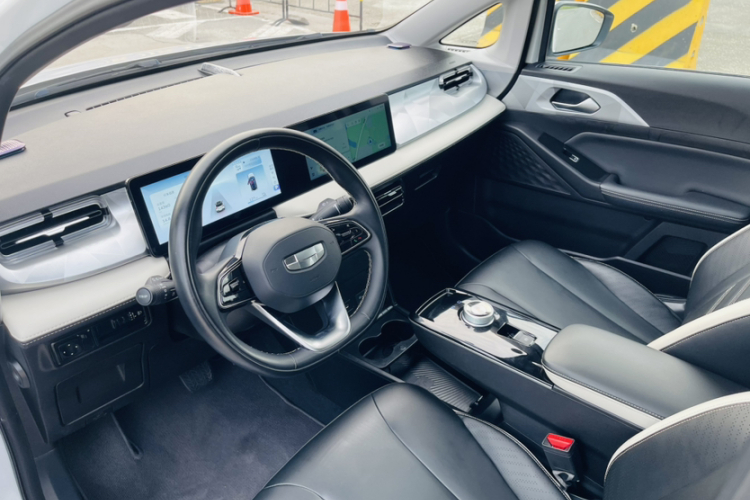 吉利几何E萤火虫 2022款 401KM 霹雳虎 5座中控内饰7003