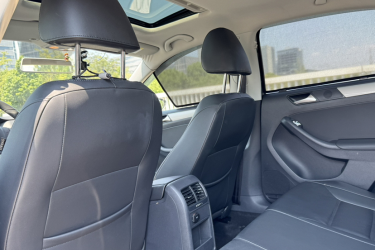 大众 速腾 2014款 改款 1.4TSI 手动豪华型中控内饰7004