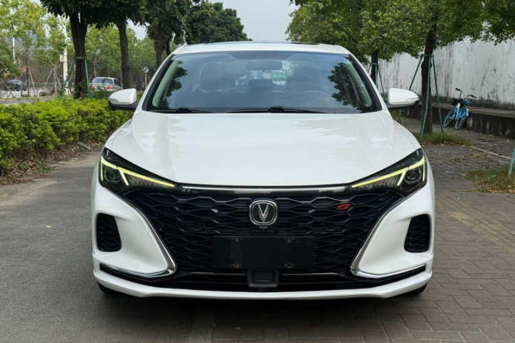 长安 逸动 2021款 PLUS 蓝鲸NE 1.4T GDI DCT旗舰型车身外观6001