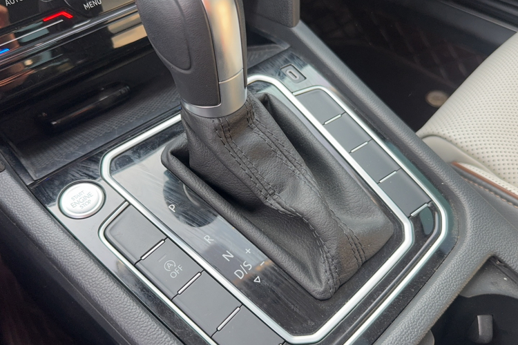 大众 迈腾 2023款 200万辆纪念版 330TSI DSG豪华型中控内饰7005