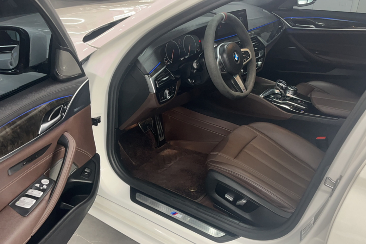 宝马5系 2019款 改款 525Li M运动套装中控内饰7003