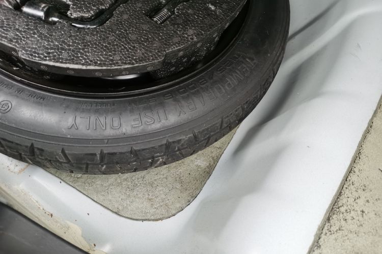 现代 朗动 2012款 1.6L 自动领先型局部细节9003