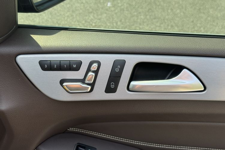 奔驰GLS 2018款 改款 GLS 320 4MATIC中控内饰7005