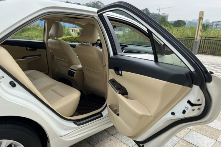 丰田 凯美瑞 2015款 2.0G 领先版中控内饰7002