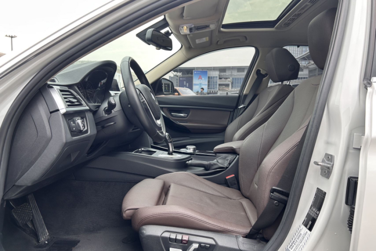 宝马3系 2019款 320Li 时尚型中控内饰7006