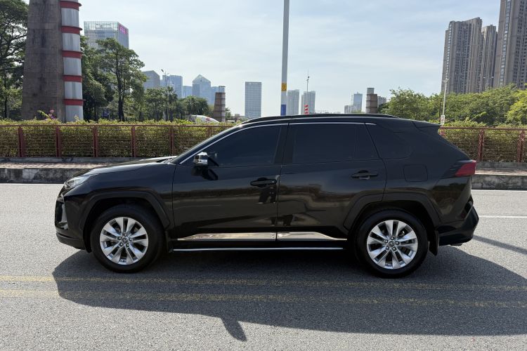 丰田 威兰达 2022款 2.0L CVT两驱领先版车身外观6011