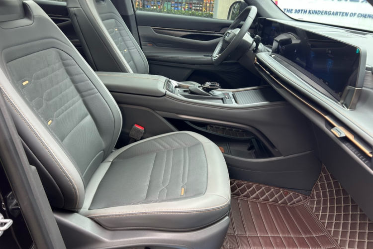 福特 2023款 锐界L 2.0T EcoBoost E混动四驱七座至尊型中控内饰7009