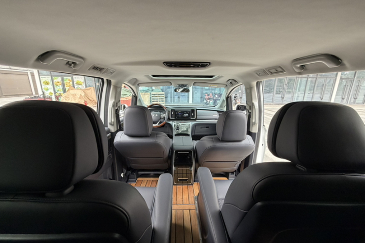 广汽传祺 传祺M8 2023款 领秀系列 390T 豪华版中控内饰7002