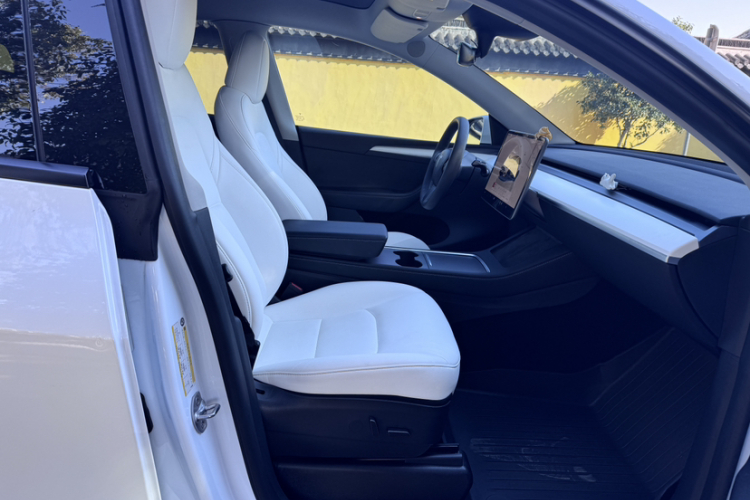 特斯拉 Model Y 2022款 Performance高性能全轮驱动版局部细节41