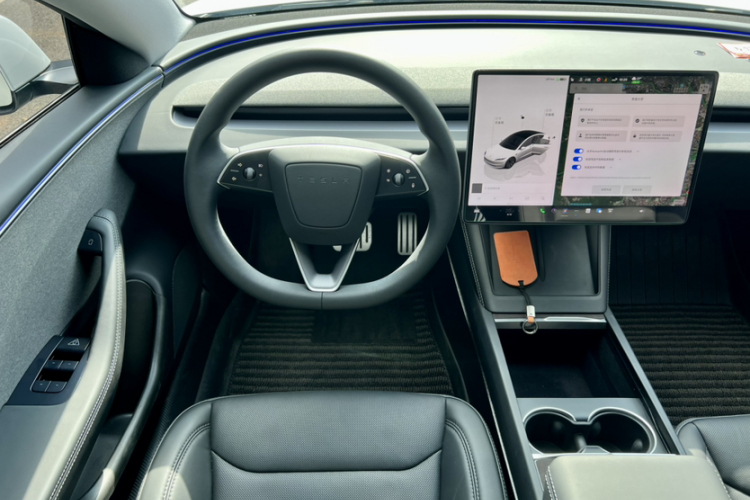 特斯拉 Model 3 2025款 后轮驱动版中控内饰7007