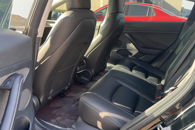 特斯拉 Model 3 2022款 后轮驱动版中控内饰7004