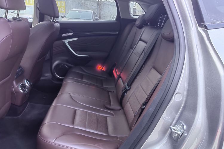 魏牌 VV7 2017款 2.0T 旗舰型中控内饰7001