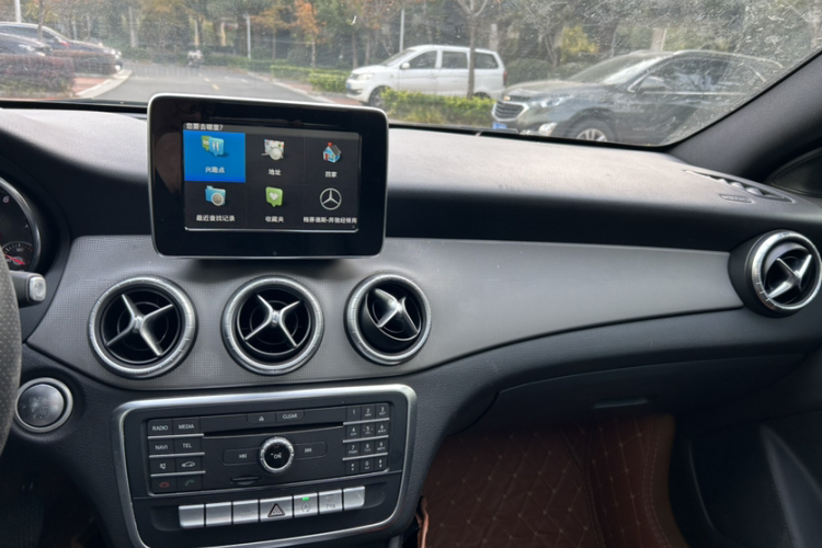 奔驰CLA 2016款 改款 CLA 200 动感型中控内饰7003