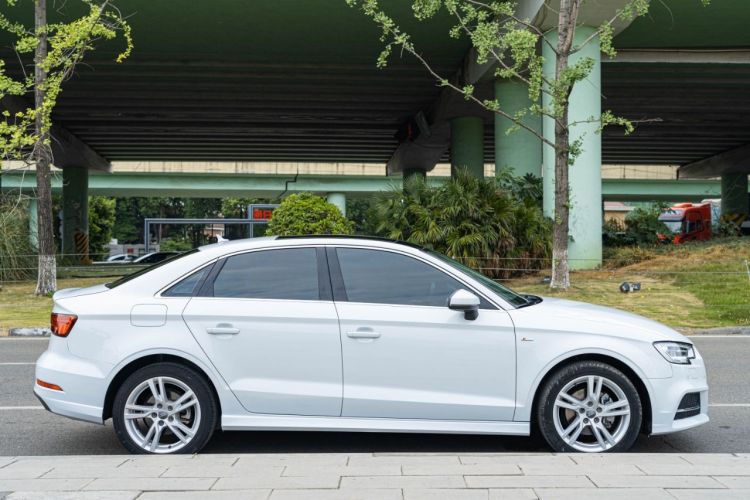 奥迪A3 2018款 30周年年型 Limousine 35 TFSI 时尚型车身外观6004