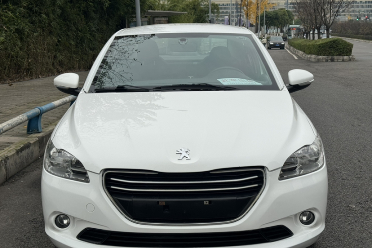 标致301 2016款 1.6L 自动舒适版车身外观6004