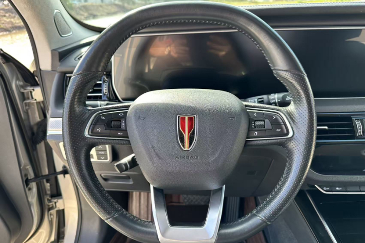 红旗HS5 2019款 2.0T 智联旗享版中控内饰7011