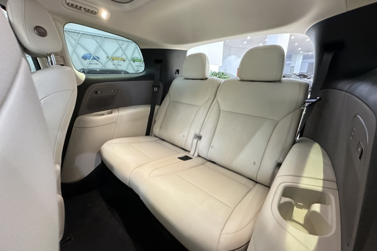 理想汽车 理想i8 2025款 标准版中控内饰7003