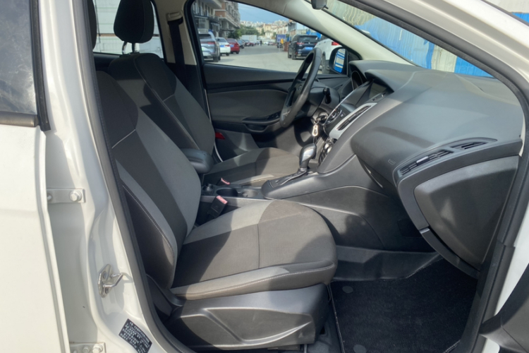 福特 福克斯 2012款 两厢 1.6L 自动舒适型中控内饰7004