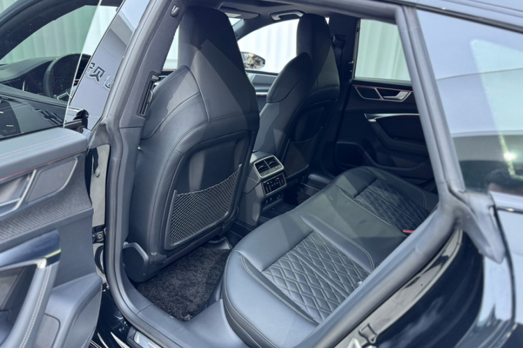 奥迪A7 2023款 55 TFSI quattro 尊享型中控内饰7006