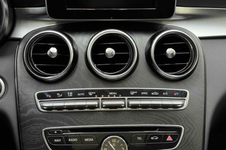 奔驰C级 2018款 C 200 L 运动版局部细节16