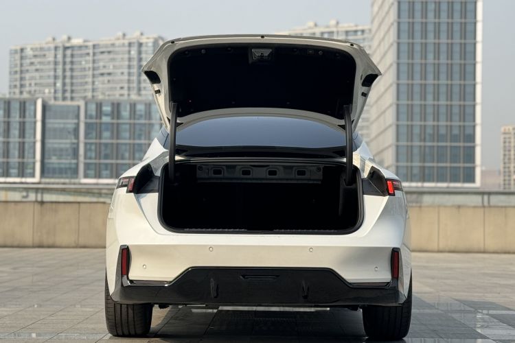 领克07 2024款 EM-P 126长续航 Ultra中控内饰7010