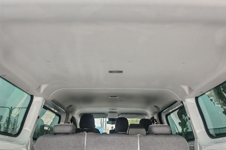 福特 全顺 2023款 2.0T柴油手动多功能商用车中轴低顶5/6座局部细节22