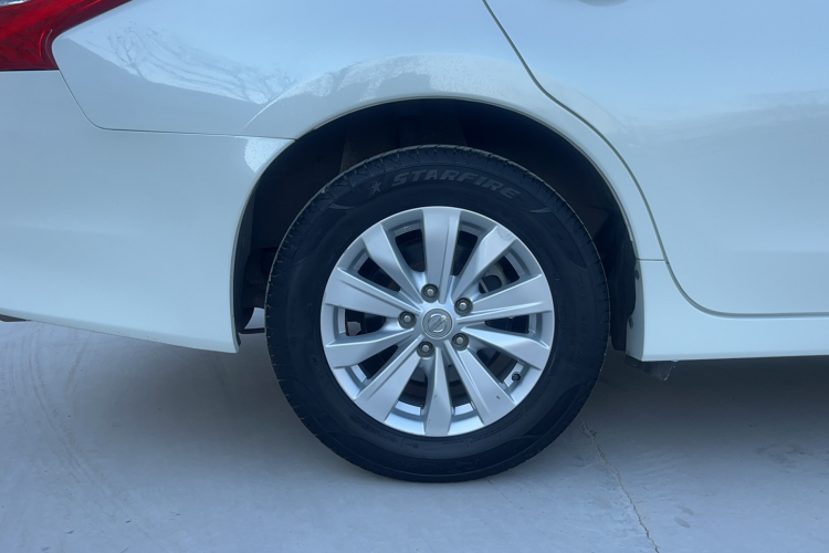 日产 天籁 2016款 改款 2.0L XL舒适版车身外观6012