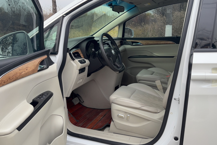 别克GL8 2018款 ES 28T 舒适型 国VI中控内饰7002