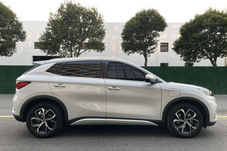 比亚迪 元PLUS 2022款 430KM 尊贵型车身外观6008