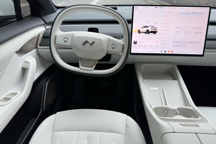 乐道L60 2024款 60kWh 四驱版中控内饰7003