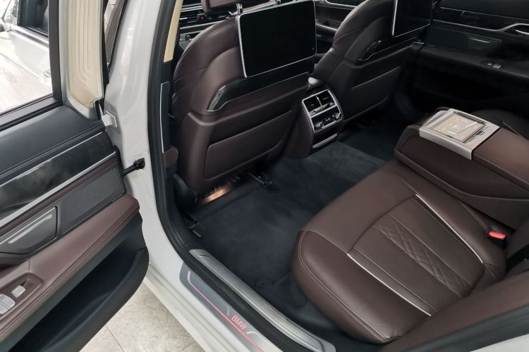 宝马7系 2016款 740Li 领先型中控内饰7010