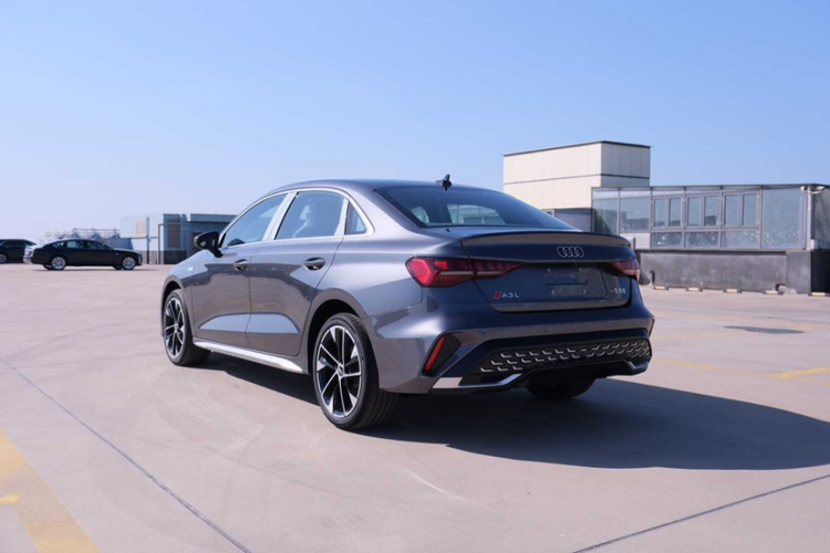 奥迪A3 2025款 A3L Limousine 35TFSI 飞驰尊享型车身外观6005