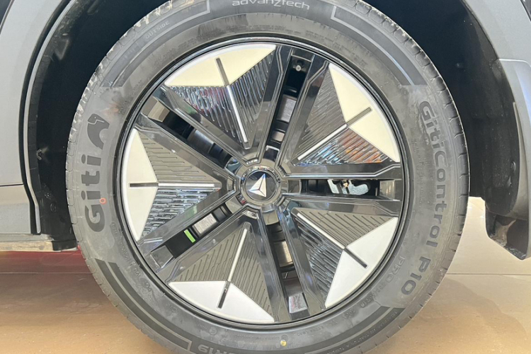 深蓝汽车 深蓝S07 2024款125Pro 增程版中控内饰7001