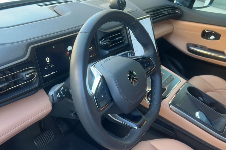 蔚来ES6 2020款 430KM 性能版中控内饰7004