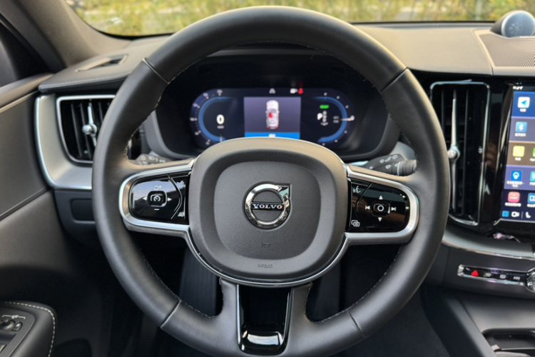 沃尔沃XC60新能源 2025款 插电式混动 长续航四驱智远极夜黑版局部细节13