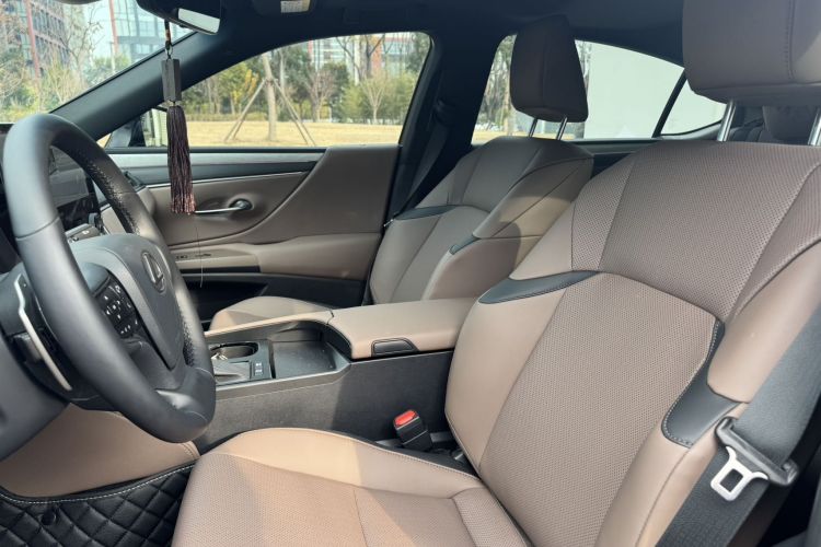 雷克萨斯ES 2025款 300h 臻享版中控内饰7002