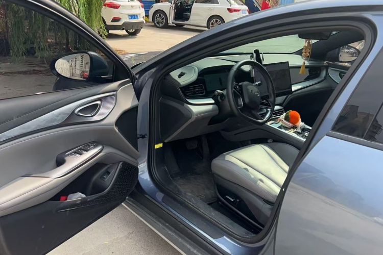 比亚迪 海豹 2024款 荣耀版 DM-i 1.5L 121km 豪华型中控内饰7001