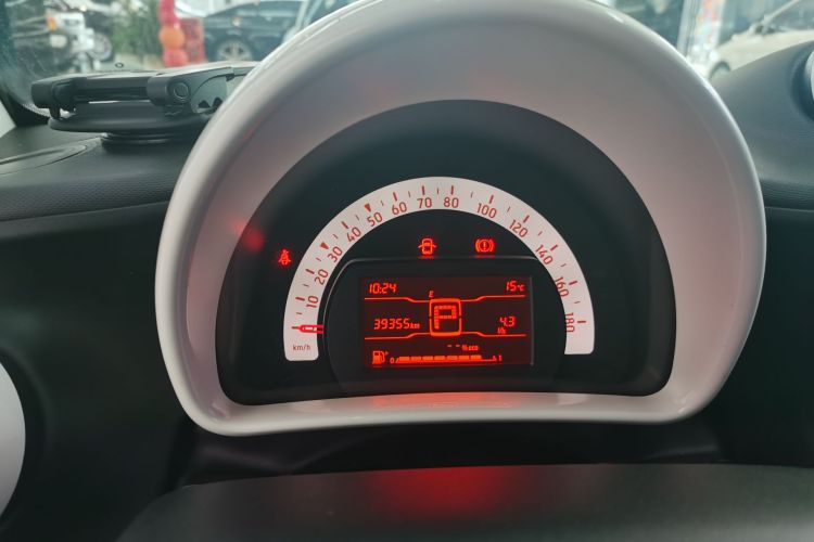smart fortwo 2018款 1.0L 52千瓦硬顶灵动版 国V中控内饰15