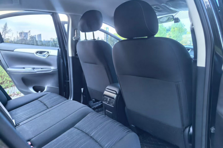 日产 轩逸 2024款 经典 1.6XE CVT舒适版中控内饰7003