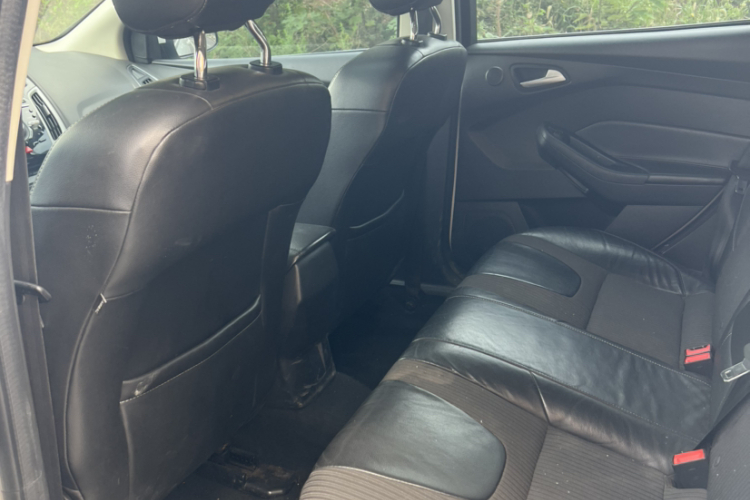 福特 福克斯 2012款 两厢 2.0L 自动豪华运动型中控内饰7003