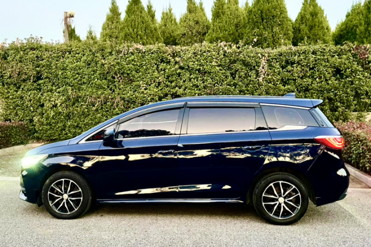 比亚迪 宋MAX 2017款 1.5T 自动智联豪华型 7座车身外观6003