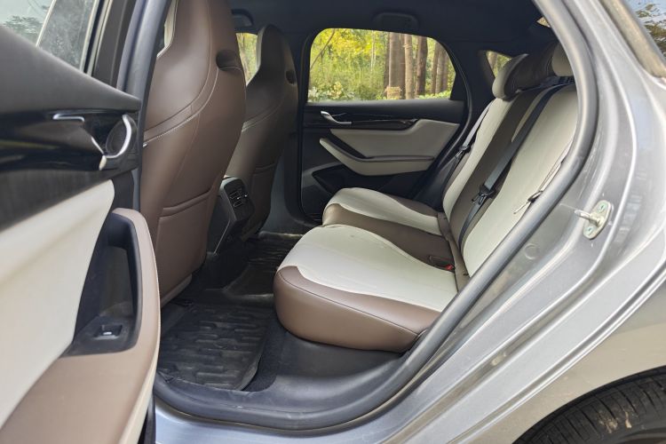 比亚迪 秦PLUS 2024款 荣耀版 DM-i 55KM领先型中控内饰7004